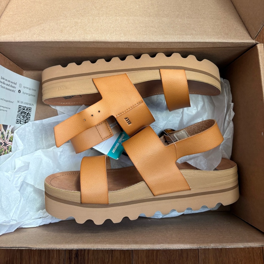 Reef Women’s Vegan Leather Reef Vista Hi Buckle Sandal - Natural NEW IN BOX
